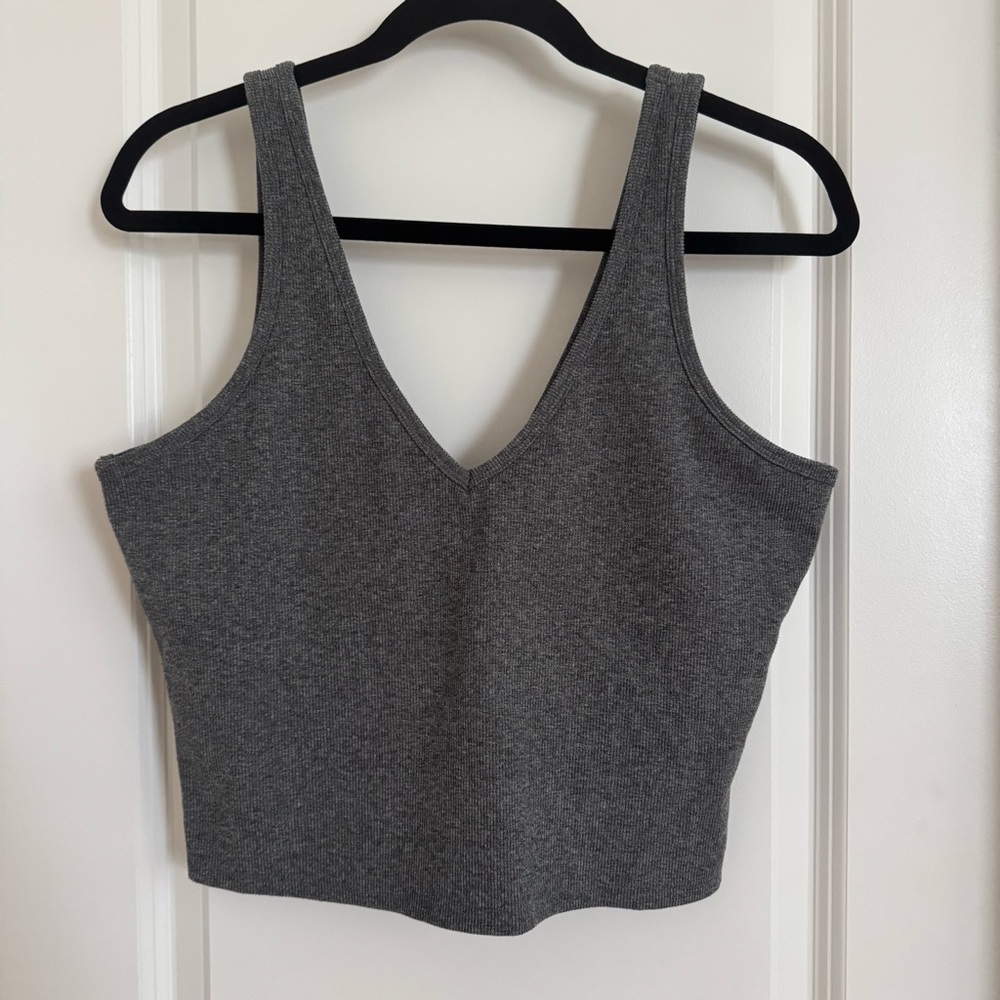 GapFit Studio Ribbed Heather Grey Cropped Athletic Top with built-in bra, L